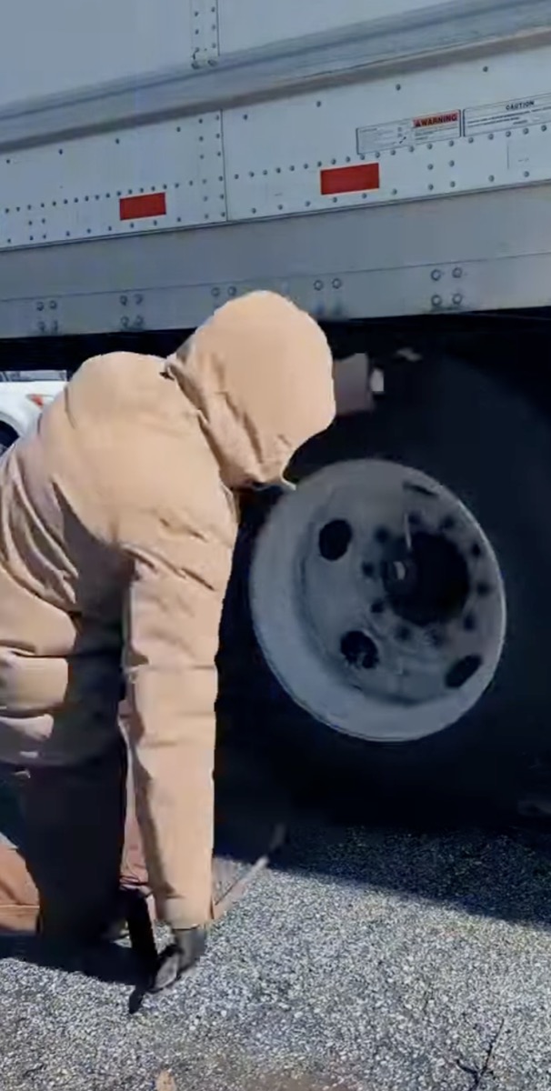 Roadside tire service on commercial truck